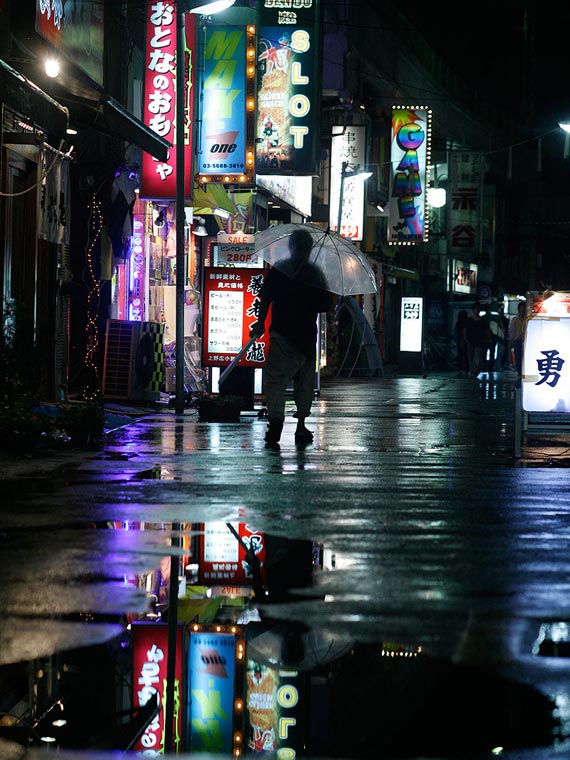 Rain at Ueno, Tokyo - Neon metropolis